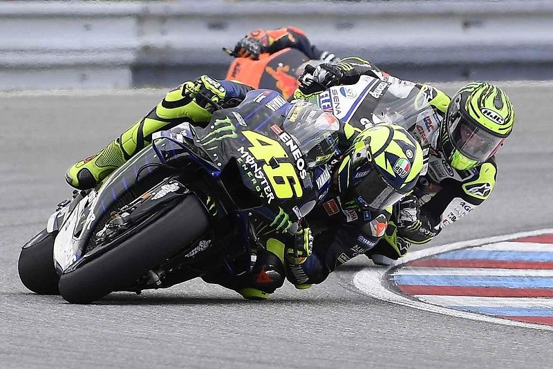 Motocyklová legenda Valentino Rossi při závodě na Masarykově okruhu v roce 2019.