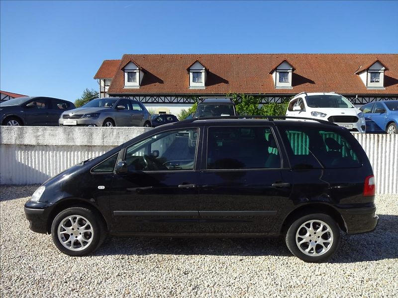Ford Galaxy 1,9 TDI 85 kW 7.MÍST - fotka 4 z 40