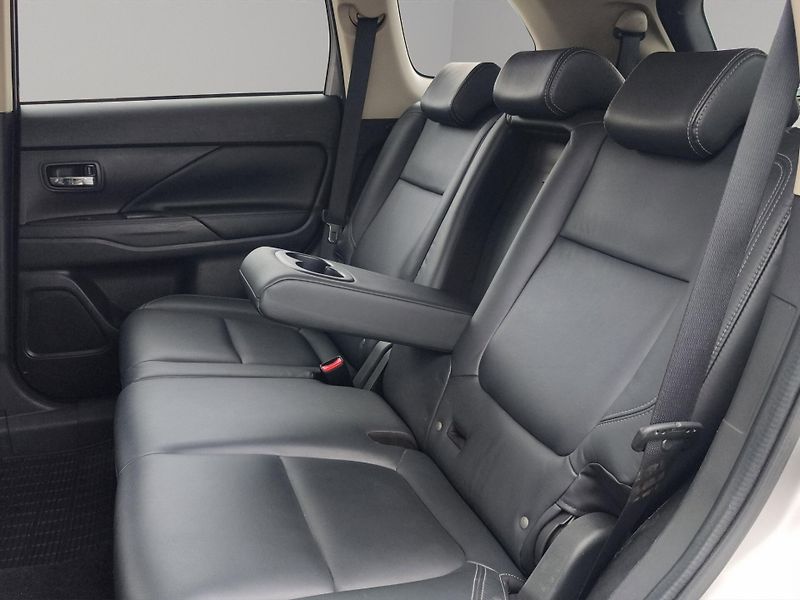 Mitsubishi Outlander (2019) INSTYLE+ 2.0 MIVEC 110kW, A/T, - fotka 25 z 29