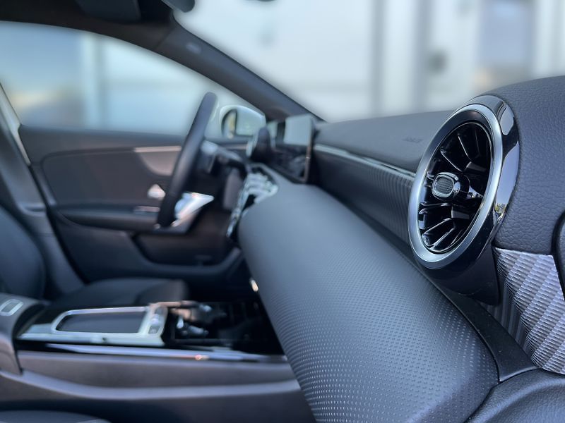 Mercedes-Benz Třídy A A-Třída 180 Progressive Line - fotka 18 z 21