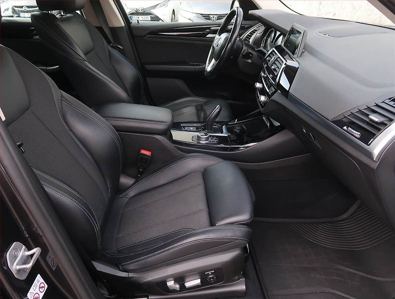 BMW X3 (2018) xLine xDrive20d, 4X4, Automat - fotka 9 z 23