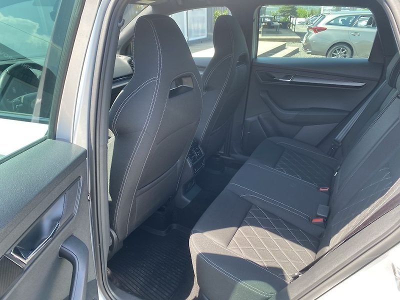 Škoda Karoq 2.0TSi, ČR, Sportline,DSG, 4x4 - fotka 10 z 33