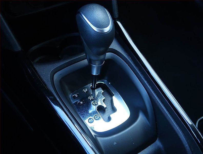 Peugeot 2008 (2018) 1.2 PureTech, Automat - fotka 13 z 18