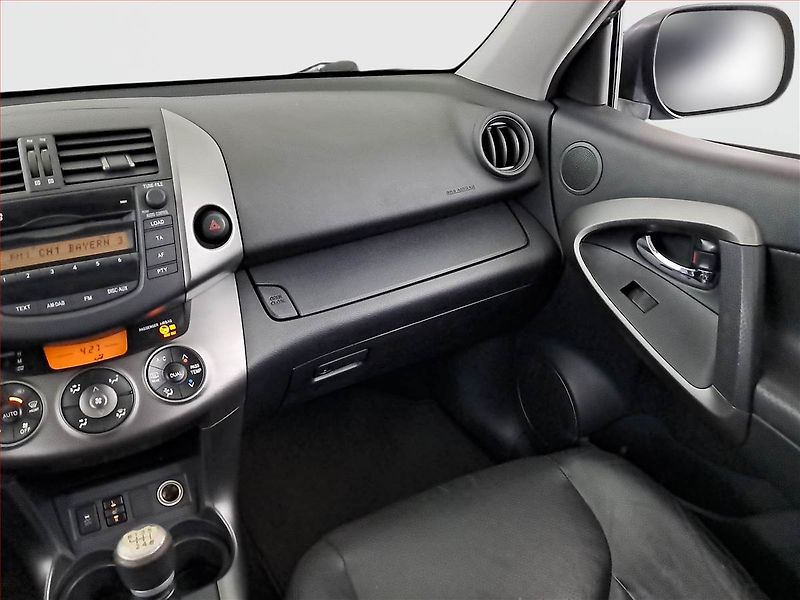 Toyota RAV4 (2010) 2.2 D-4D, 4X4, Tempomat - fotka 8 z 17