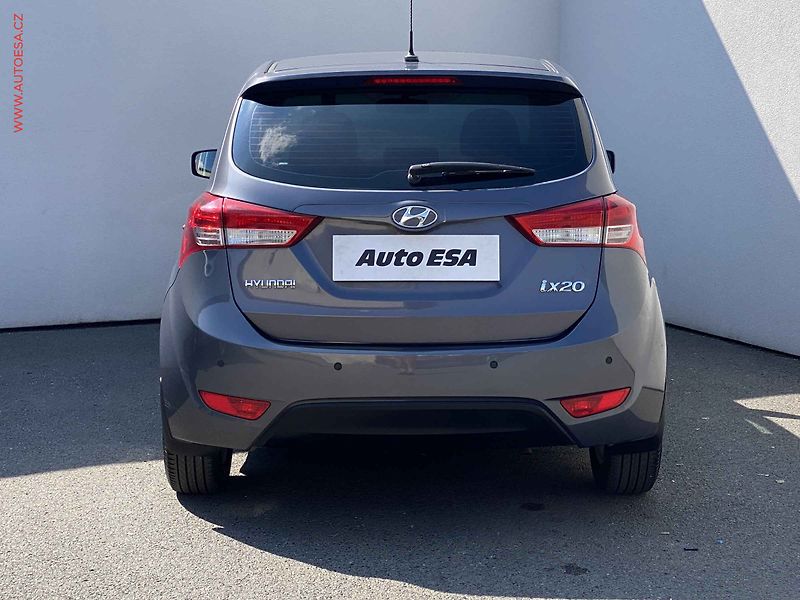 Hyundai ix20 (2015) 1.6 i, 1.maj,ČR, AC, park - fotka 5 z 16