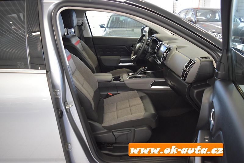 Citroën C5 Aircross HYBRID 225 ě-EAT8 165 kW-DPH - fotka 15 z 68