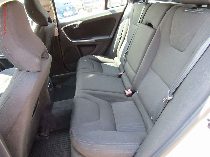 Volvo V60 (2013) 1.6D, AC, STK6/28 - fotka 10 z 19
