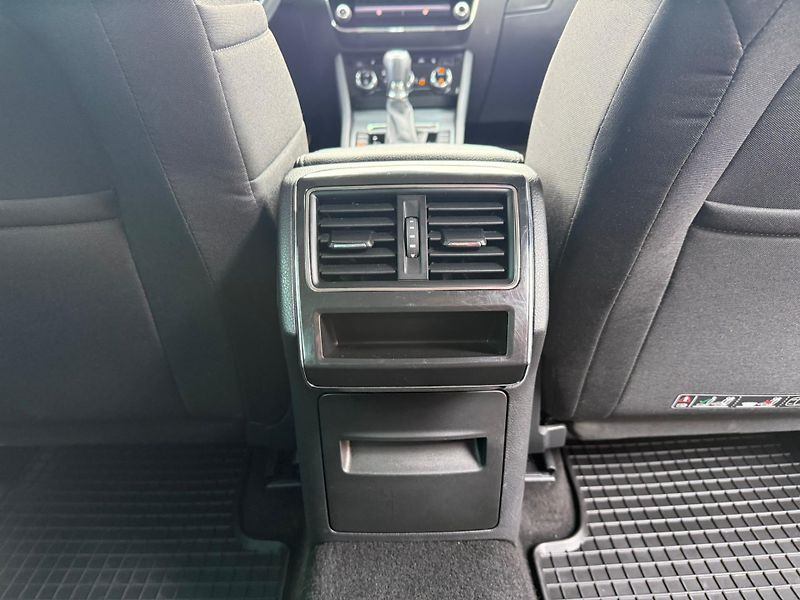 Škoda Superb Ambition 1.4 TSi 160kw Combi P - fotka 22 z 24
