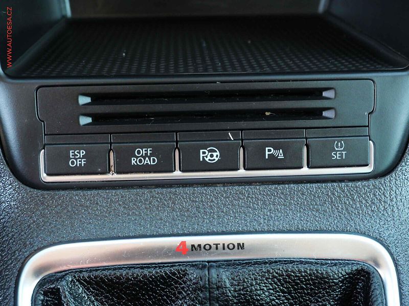 Volkswagen Tiguan (2009) 2.0 TDi 4x4, ČR, Xenon, AC - fotka 13 z 17