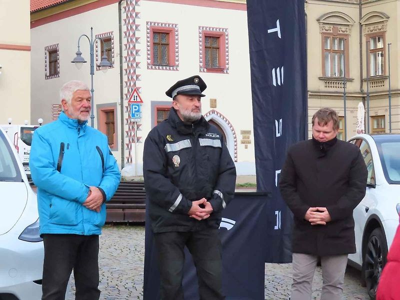 Vozový park Městské policie Tábor jako první v republice rozšiřil elektromobil Tesla Y zhruba za 1,3 milionu. Oficiální představení zásahového vozu veřejnosti se uskutečnilo ve středu 20. listopadu odpoledne na Žižkově náměstí.