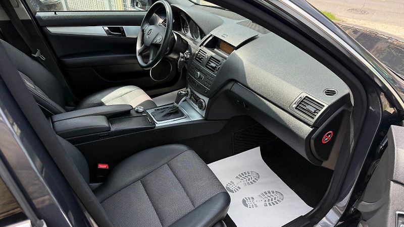 Mercedes-Benz Třídy C (2010) C200CGI 135kW *A/T*Xenon*ALU* - fotka 15 z 20