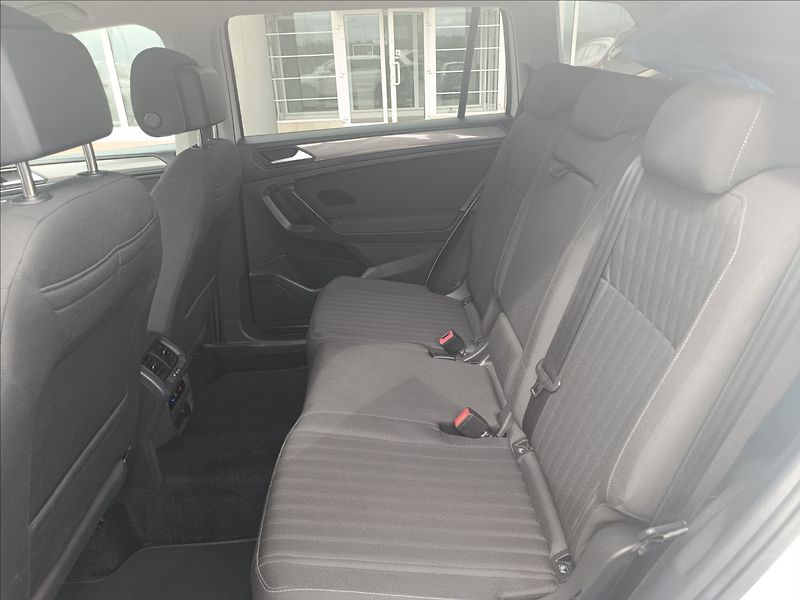 Volkswagen Tiguan Allspace 2,0 TDi DSG 4x4 Rezervace - fotka 22 z 25