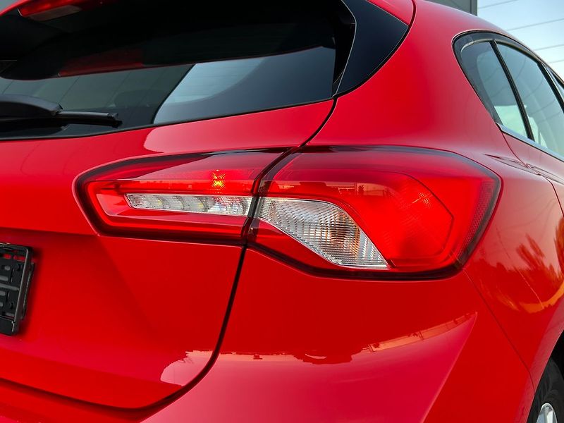 Ford Focus (2021) 1.0 EcoBoost-P.KAMERA - fotka 11 z 49