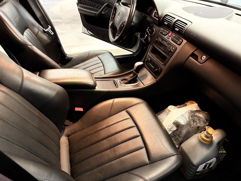 Mercedes-Benz Třídy C (2002) 32 AMG, UNIKÁTNÍ YOUNGTIMER!! - fotka 16 z 45