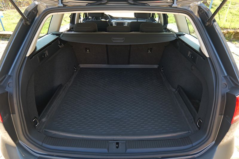 Volkswagen Passat 1.4 TSI 110 kW DSG Kamera Tažn - fotka 34 z 35