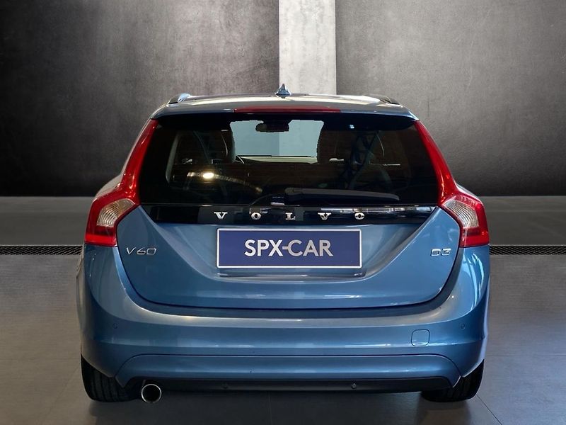 Volvo V60 D3 FWD MOMENTUM - fotka 4 z 30