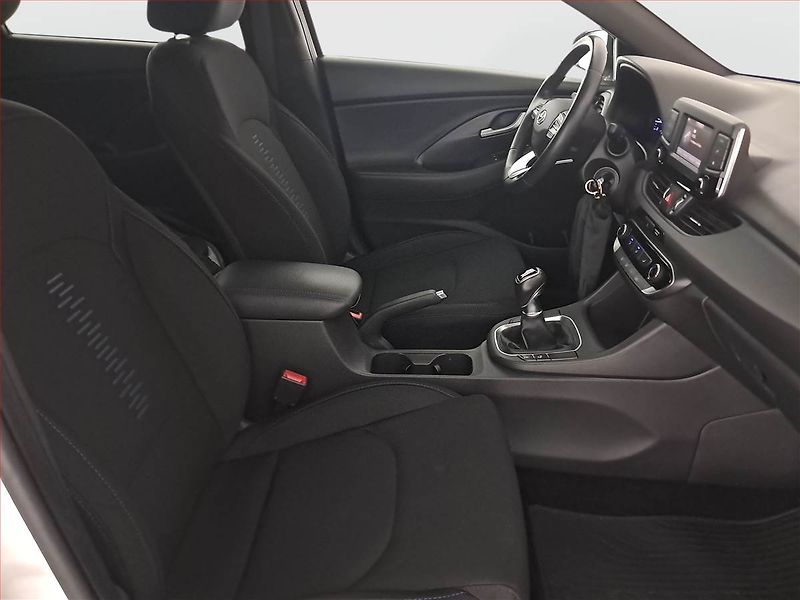 Hyundai i30 (2018) 1.4 T-GDI, ČR,1.maj - fotka 9 z 16