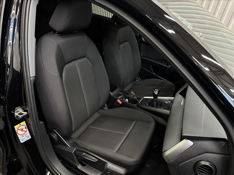 Audi A3 35TDI 110kW 2XALU MATRIX LED - fotka 37 z 41