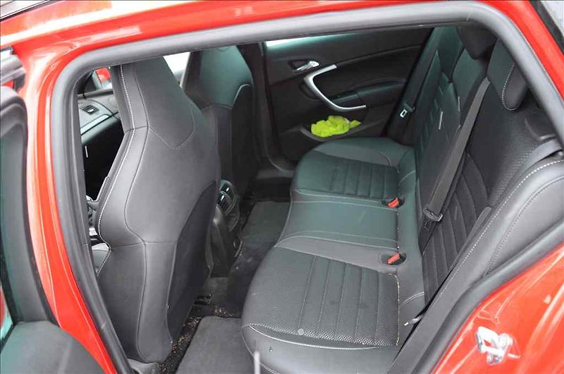 Opel Insignia (2011) ST 2,8 OPC 4X4 - fotka 21 z 25