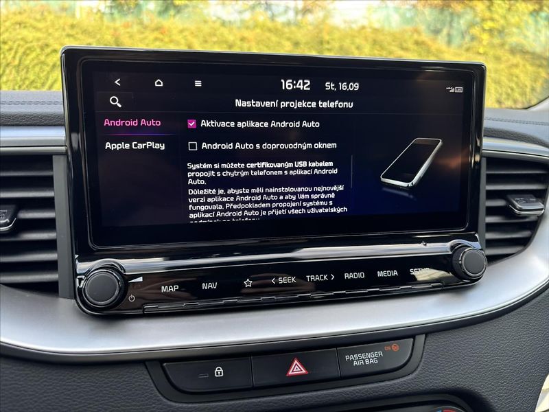 Kia Ceed 1,5 TGDi TOP ZÁRUKA CARPLAY - fotka 19 z 39