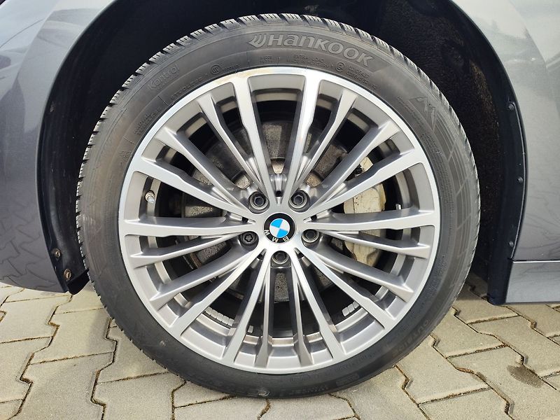 BMW Řada 3 330e 2.0/215kW Sportline PHEV - fotka 38 z 38