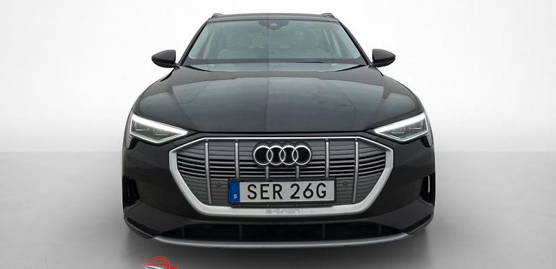 Audi e-tron 55 Quattro Vzduch Ambient Taž - fotka 2 z 23