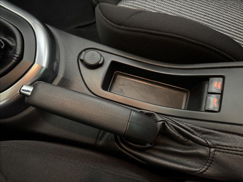 Peugeot 308 1,6 KABRIO DPH NAVI SERVIS  CC - fotka 27 z 39