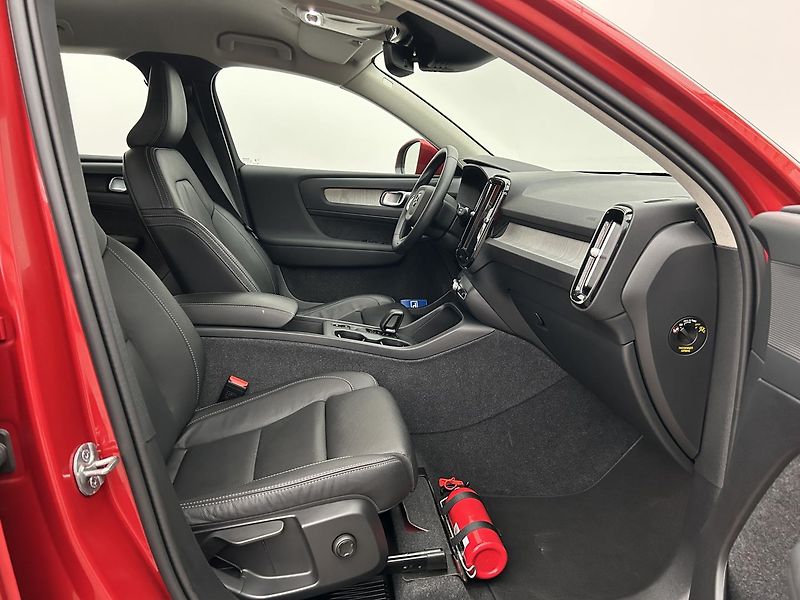 Volvo XC40 1.5 T2 Plus - fotka 18 z 30