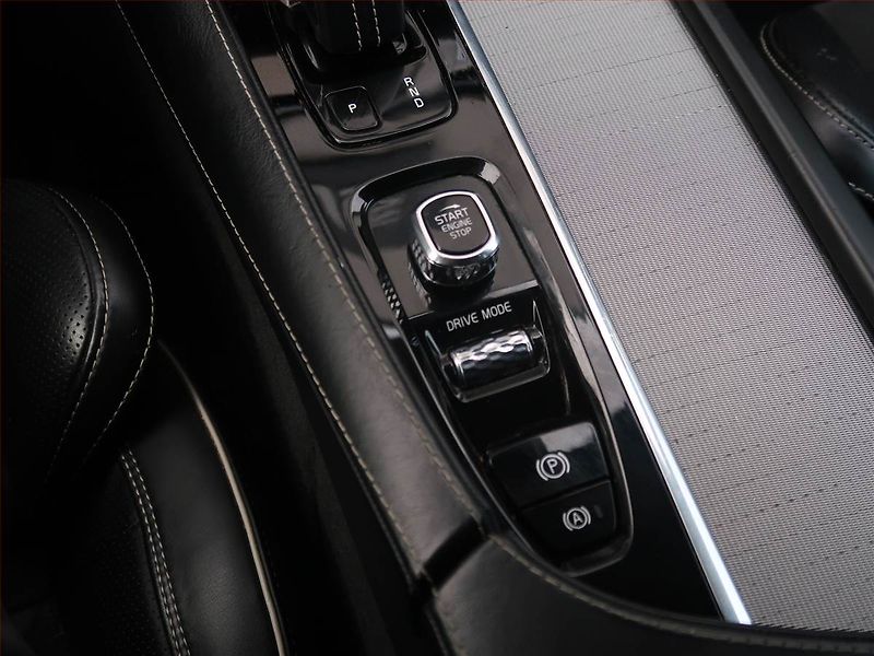 Volvo XC90 (2019) D5 AWD - fotka 19 z 31