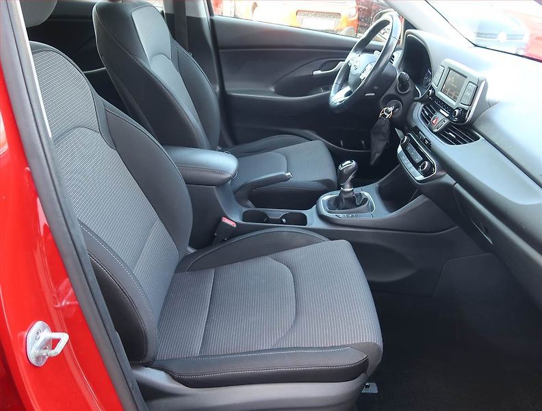 Hyundai i30 (2018) 1.0 T-GDI, Serv.kniha - fotka 9 z 14