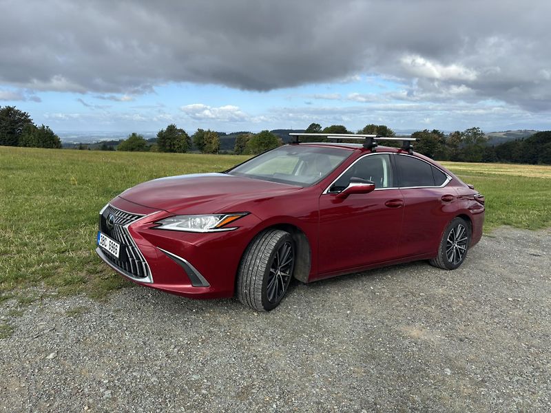 Lexus ES 300h (2023) - fotka 6 z 20