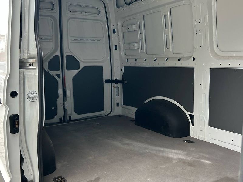 Volkswagen Crafter (2025) skříň 35 2.0 TDI 6G FWD SR - fotka 9 z 26