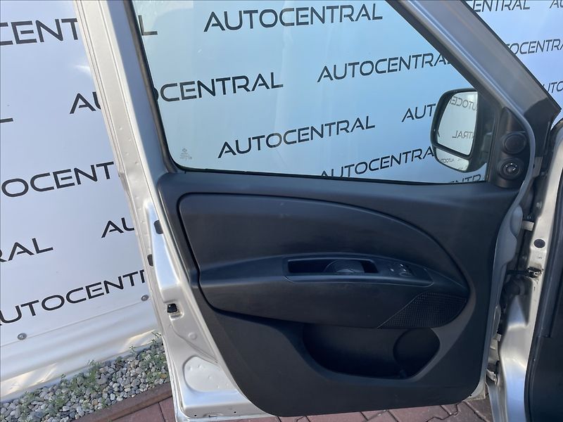 Opel Combo 1,4 i + CNG,88kW,serv.kn. - fotka 19 z 21
