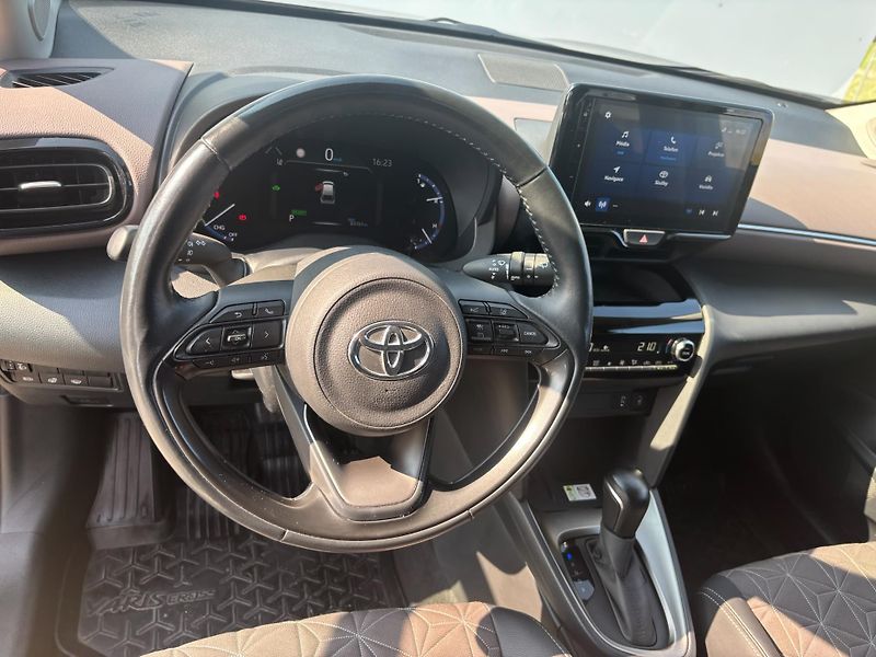 Toyota Yaris Cross 1.5 HSD e-CVT Executive AWD - fotka 14 z 30