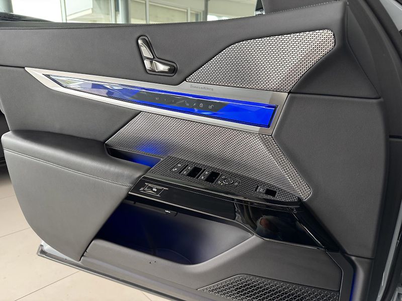 BMW i7 60 xDrive M-SPORT*Max.Výbava! - fotka 43 z 59