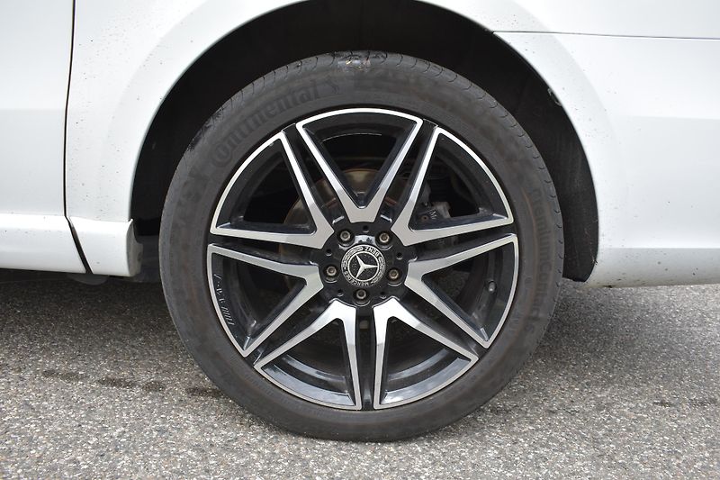 Mercedes-Benz Třídy V (2023) 300d AMG 4Matic REZERVACE - fotka 23 z 24