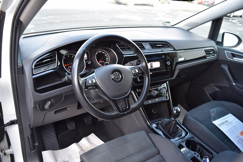 Volkswagen Touran (2018) 1.4TSI 110kw R-line NAVI LED - fotka 21 z 50