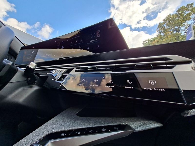 Peugeot 3008 ALLURE HYBRID 145k e-DCS6 - fotka 16 z 29