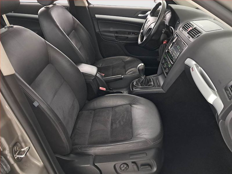 Škoda Octavia (2007) Scout 2.0, 4X4, Navi, Xenony - fotka 9 z 20