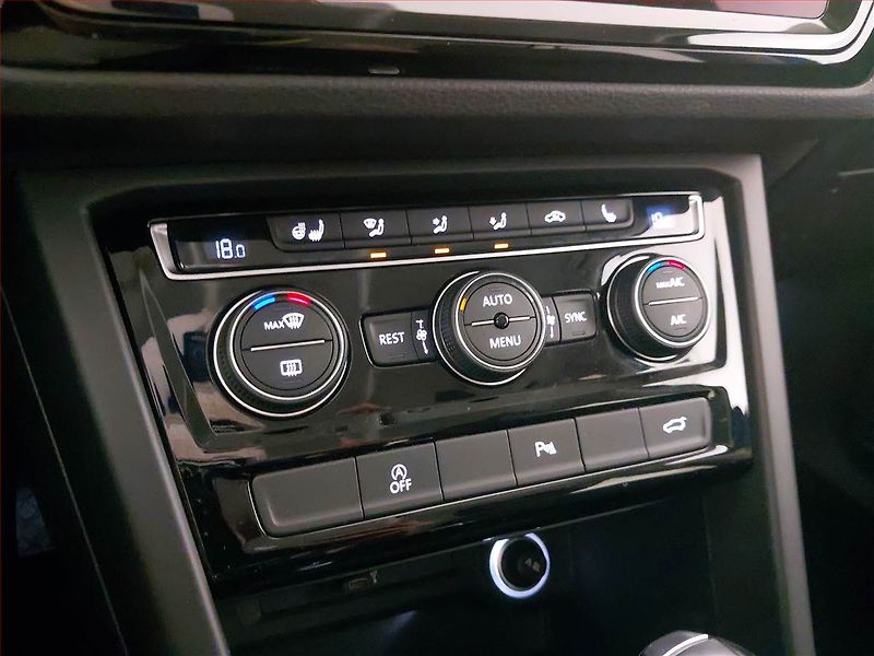 Volkswagen Touran (2020) 1.5 TSI - fotka 13 z 22