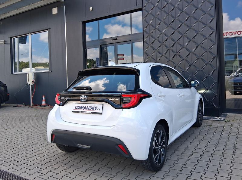 Toyota Yaris COMFORT STYLE 1.5 Hyb. 85 kW - fotka 3 z 27