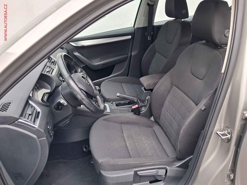 Škoda Octavia (2014) 2.0 TDi, 2.maj,ČR, Style - fotka 9 z 16