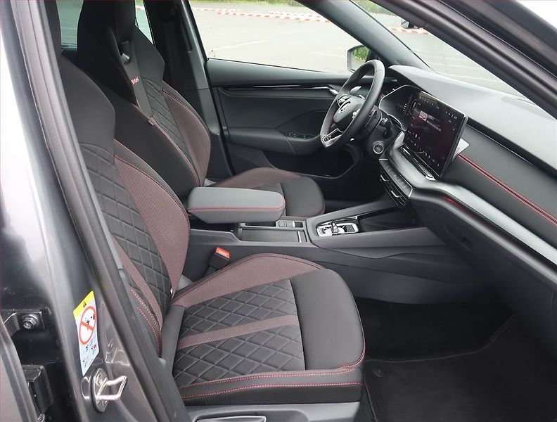 Škoda Octavia (2024) RS 2.0 TSI - fotka 9 z 15