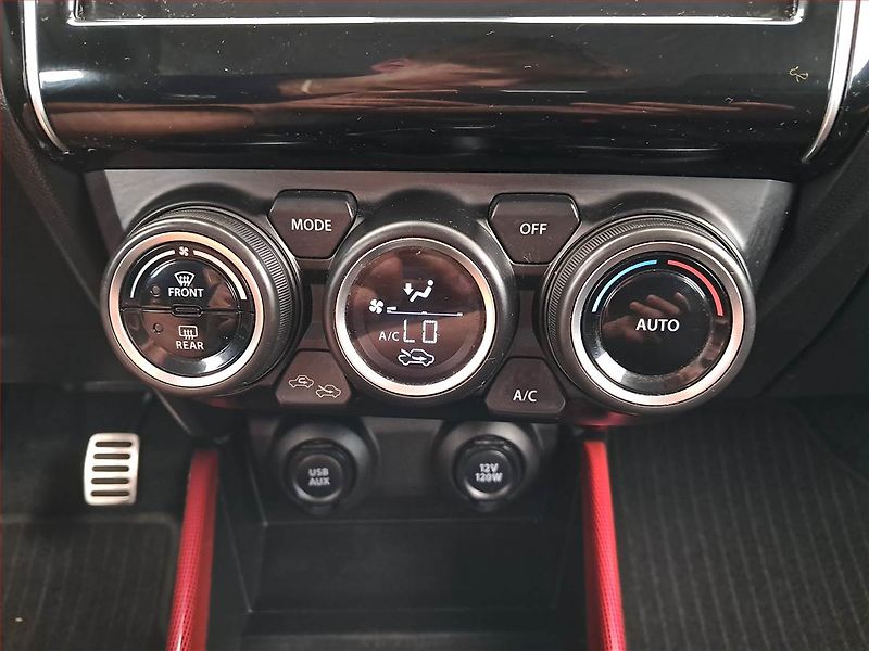 Suzuki Swift (2022) 1.4 BoosterJet Sport - fotka 13 z 19