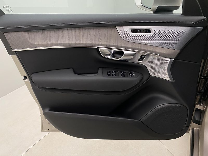 Volvo XC90 T8 AWD RECHARGE BRIGHT PLUS 7m - fotka 7 z 67
