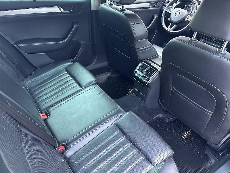 Škoda Superb (2016) Combi 2.0 TDI DSG Style + - fotka 10 z 37
