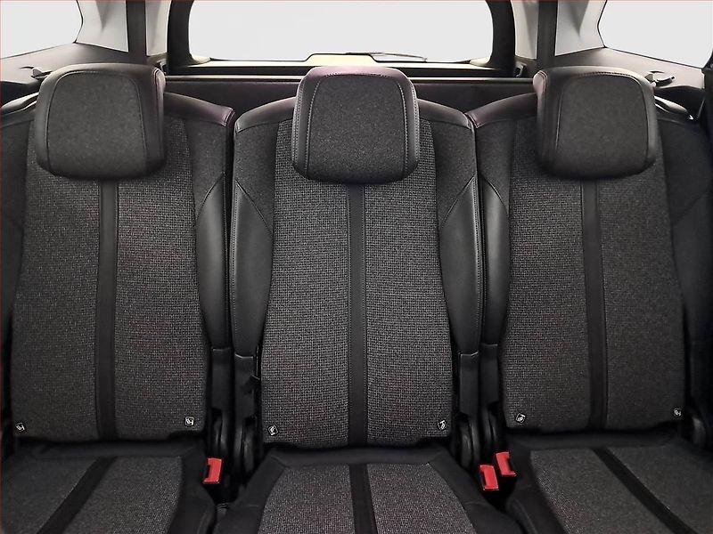 Peugeot 5008 (2018) 1.6 BlueHDi, Automat, 7 míst - fotka 10 z 20