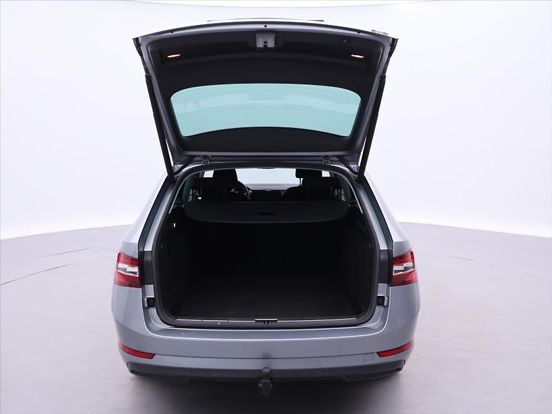 Škoda Superb 2,0 TDI 140kW DSG 4x4 CZ DPH - fotka 9 z 32