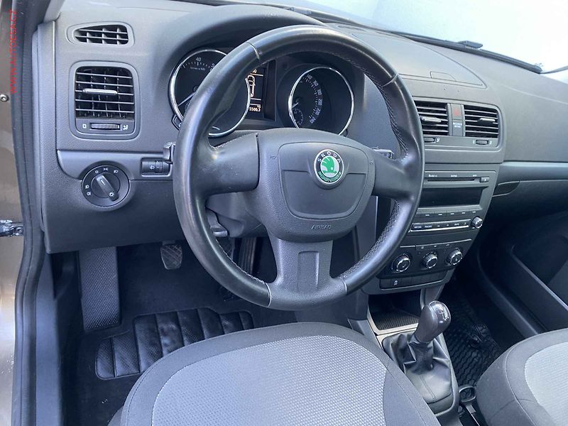 Škoda Yeti (2011) 1.4 TSi, Active, TZ, +kola - fotka 12 z 18