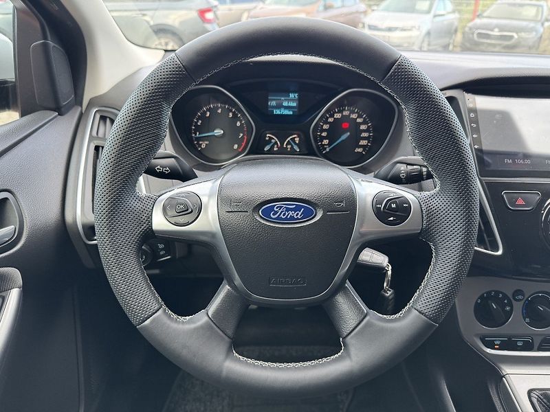 Ford Focus (2011) 1.6i Ti-VCT Klima Winter Paket - fotka 7 z 46